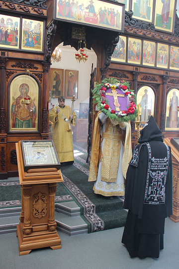 4 октября - Отдание праздника в честь Воздвижения Животворящего Креста Господня.